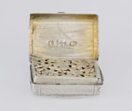 Fragrance container vinaigrette, bag-shaped with envelope closure and protruding tongue; front