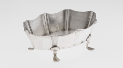 Vase by Mappin & Webb Ltd goldsmith, silversmith, dealer; fl. 1859-. Oblong silver vase, vertically