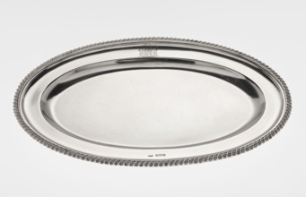 Oval platter by Mappin & Webb Ltd goldsmith, silversmith, dealer; fl. 1859–, oval platter with