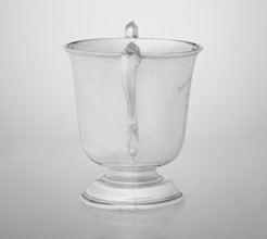 Prize cup by Mappin & Webb Ltd goldsmith, silversmith, dealer; fl. 1859– — cup on a circular,