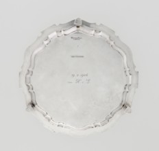 Tray on legs, maker: Mappin & Webb Ltd goldsmith, silversmith; fl. 1859–, circular silver tray