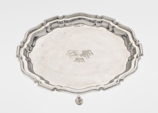 Tray on legs, ribbed circular tray supported on three hoof-shaped legs, with a slightly raised,