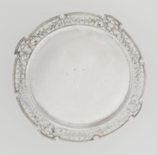 Round tray, circular silver tray with smooth mirror, slightly raised, openwork collar decorated