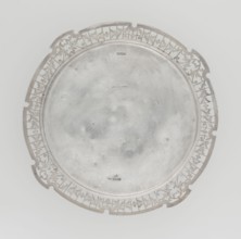 Round tray, goldsmith/silversmith Mappin & Webb Ltd fl. 1859-; circular silver tray with smooth