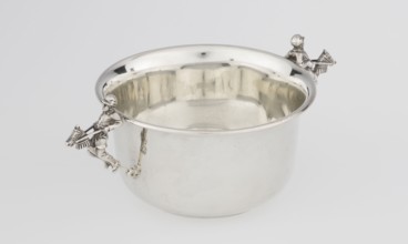 Porridge bowl porringer, Mappin & Webb Ltd goldsmith, silversmith, dealer; fl. 1859-. Cylindrical