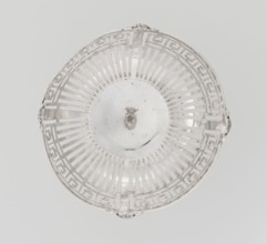 Openwork bowl by Mappin & Webb Ltd goldsmith, silversmith, sellers; fl. 1859-. Bowl on a circular,