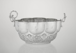 Porridge bowl porringer, Wakely & Wheeler Ltd London; goldsmiths; fl. 1791–1958 maker; porringer