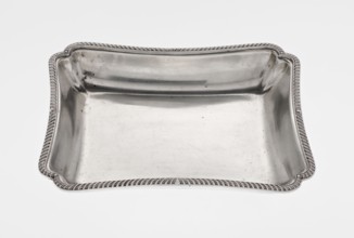 Four-sided platter by Bradbury, Thomas & Sons Sheffield; goldsmiths; fl. ca. 1769–1943.