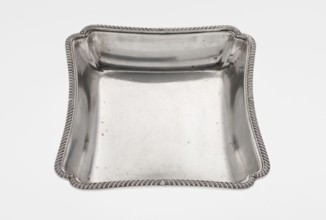 Four-sided platter by Bradbury, Thomas & Sons Sheffield; goldsmiths; fl. ca. 1769–1943.