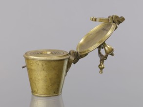Set of weights. Seven weights in the form of bowls – truncated cones; the eighth, largest, serves