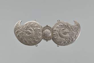 Buckle, Two-part silver buckle fastening Delya's coat, probably royal; inscription Warszawa / 24 11