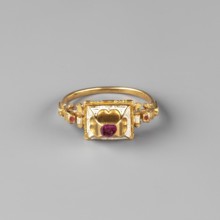 Renaissance ring, Renaissance style, body adornment hand adornment. Rectangular setting with a high