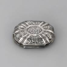 Snuffbox, mythological scenes: Venus, Cupid, Mars, putti. Oval snuffbox with irregular edges; on