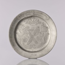 Plate by Otto Friedrich Groth fl. 1792–1822. Flat pewter plate with a smooth mirror, semicircular