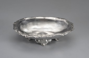 Bowl by Jacob Haase 1704–1762 or his widow; rocaille ornament, oval with a rocaille-decorated edge,