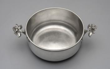 Vegetable pot, maker: Ephraim Wischcke fl. 1755–1799, goldsmith. Breischüssel type of vessel. Round