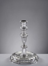 Single-candle candlestick by Hieronymus Holl II 1660–1732, goldsmith. On an octagonal foot with