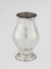 Powdered sugar bowl, pear-shaped powdered sugar bowl on a circular profiled foot, with a domed
