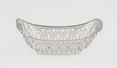 Openwork silver basket, openwork geometric ornaments with pearling; rectangular with raised edge on