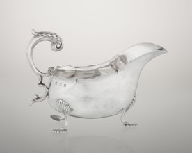 Sauce boat; maker: Henry Matthews fl. 1893–ca. 1930, goldsmith; hemispherical silver sauce boat