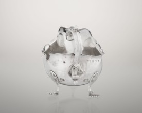 Sauce boat; maker: Henry Matthews fl. 1893–ca. 1930, goldsmith; hemispherical silver sauce boat