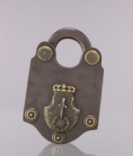 Padlock with the coat of arms of Kraków and brass rosettes; maker, coats of arms; late 18th–early