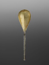 Baroque silver travel spoon with a teardrop-shaped scoop decorated on the reverse with the Korczak