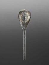 Baroque silver travel spoon with a teardrop-shaped scoop decorated on the reverse with the Korczak