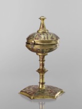 Host ciborium, Copper ciborium on a hexagonal foot, with a smooth shaft with two lacings in the