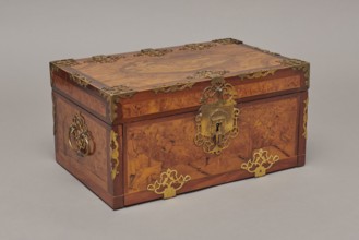 Casket, Repossession provenance. Sleigh, deer, hunters, hounds, riders. Baroque style. Cuboid case