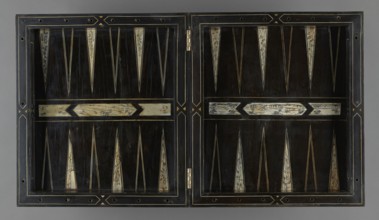 Chess, mill and backgammon box, games, flower vases, chess, plant decoration, baroque style,
