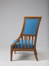 Armchair Berzera with a slender backrest and sides equal in height, arching upwards and forming