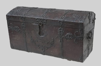 Chest, provenance unknown, plant decoration, flowers, Baroque style, wall-mounted chest, oak with
