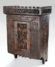 Hanging cabinet, ca. 1500, Germany Bavaria? Tyrol? — Gothic style. Wooden hanging cabinet with