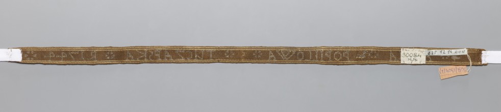 Gallon, haberdashery; woven inscription in brown letters on a silver background; parallel to the