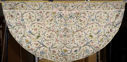 Church cope, Cope made of embroidered silk fabric with linen backing and lining; the original silk