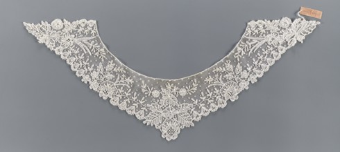 Collar; bobbin lace; 19th century, Europe. Floral ornament includes various types of flower