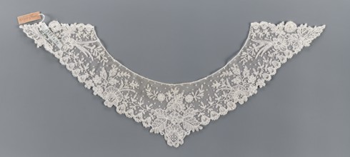 Collar, bobbin lace, 19th century, Europe; women's clothing accessory; width 11 cm, length 34.5 cm.