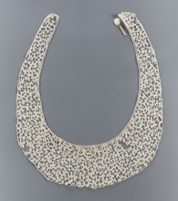 Collar, lace, ribbon pattern imitates a twig or floral sprig. Oval collar with very elongated ends.