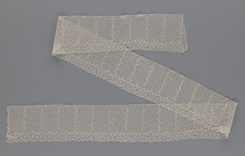 Lace fragment, a strip with a serrated edge on one side and an edge-type ornament on the serrated
