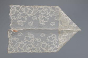 Fragment of lace, lace. Inside the motifs there are varied mesh backgrounds: drochel, ißsgrond, and