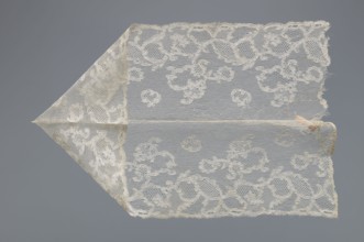 Fragment of lace by, lace with varied mesh backgrounds—drochel, ißsgrond, and valanciennes; top