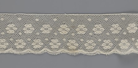 Lace fragment, tied in the form of a belt with one-sided arched serrations. Regular ornament: