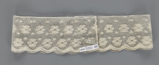 Fragment of lace, a section of a belt sewn into a closed circle with one-sided arched serrations.