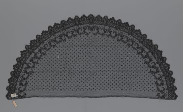 Veil; creator, veil; lace; clothing accessory; fashion. Lace with a floral-geometric pattern