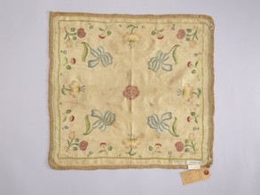 Napkin of white silk fabric embroidered with a pattern of single projections of large flowers and