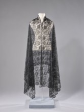 Shawl, shawl; floral ornaments; clothing accessory; women's clothing; fashion; pattern on a mesh