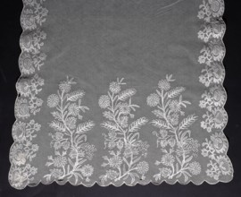 Shawl, floral ornaments; at each end are three flower sprigs with various plants such as ears of