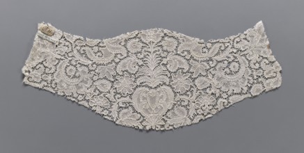 Fragment of lace, plant ornaments, bobbin lace, 18th century, Flanders, lace, width 17 cm, length