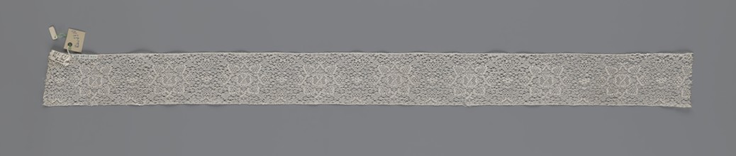 Fragment of bobbin lace, 18th century, Flanders; width 9 cm, length 51 cm; subject: lace; maker,